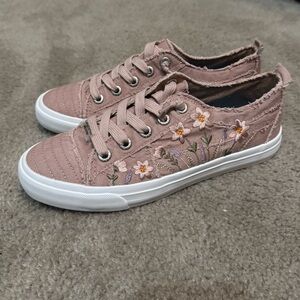 Floral Embroidered Women's Sneakers